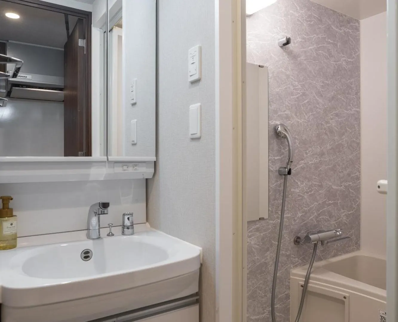 Apartment Hotel 11 Kuromon II 大阪市